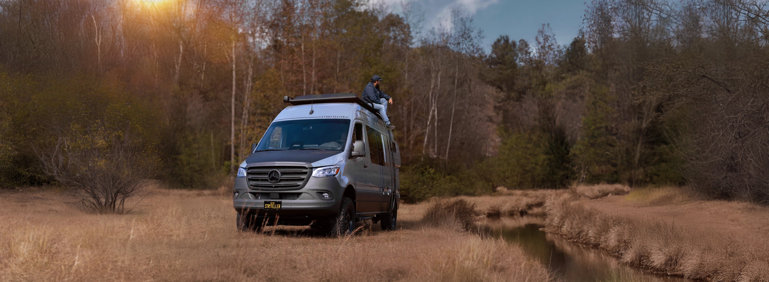 Storyteller Adventure Van DARK MODE in Nature