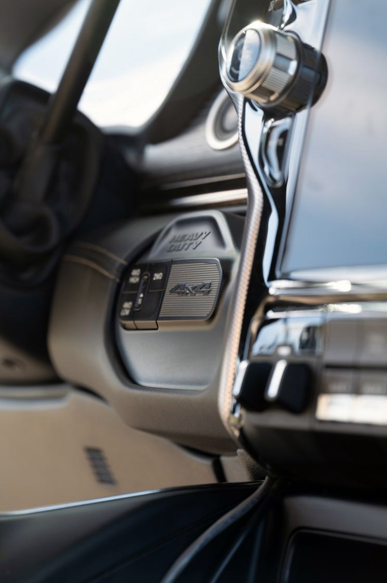 Storyteller Overland GXV HILT Driver Convenience