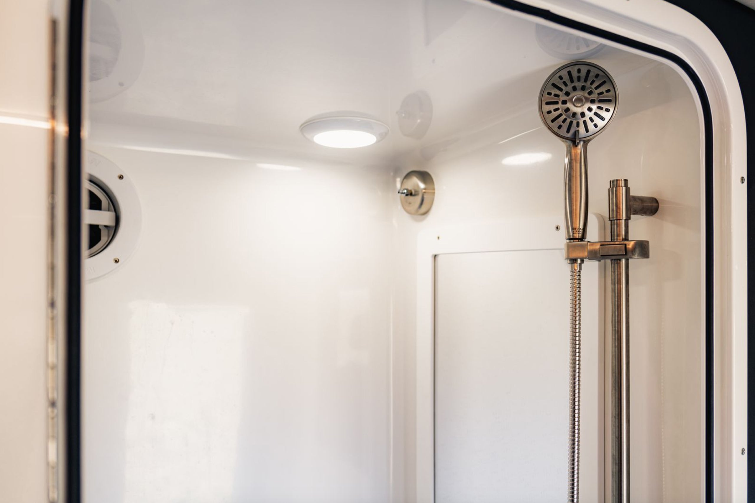 Storyteller Overland GXV HILT Shower