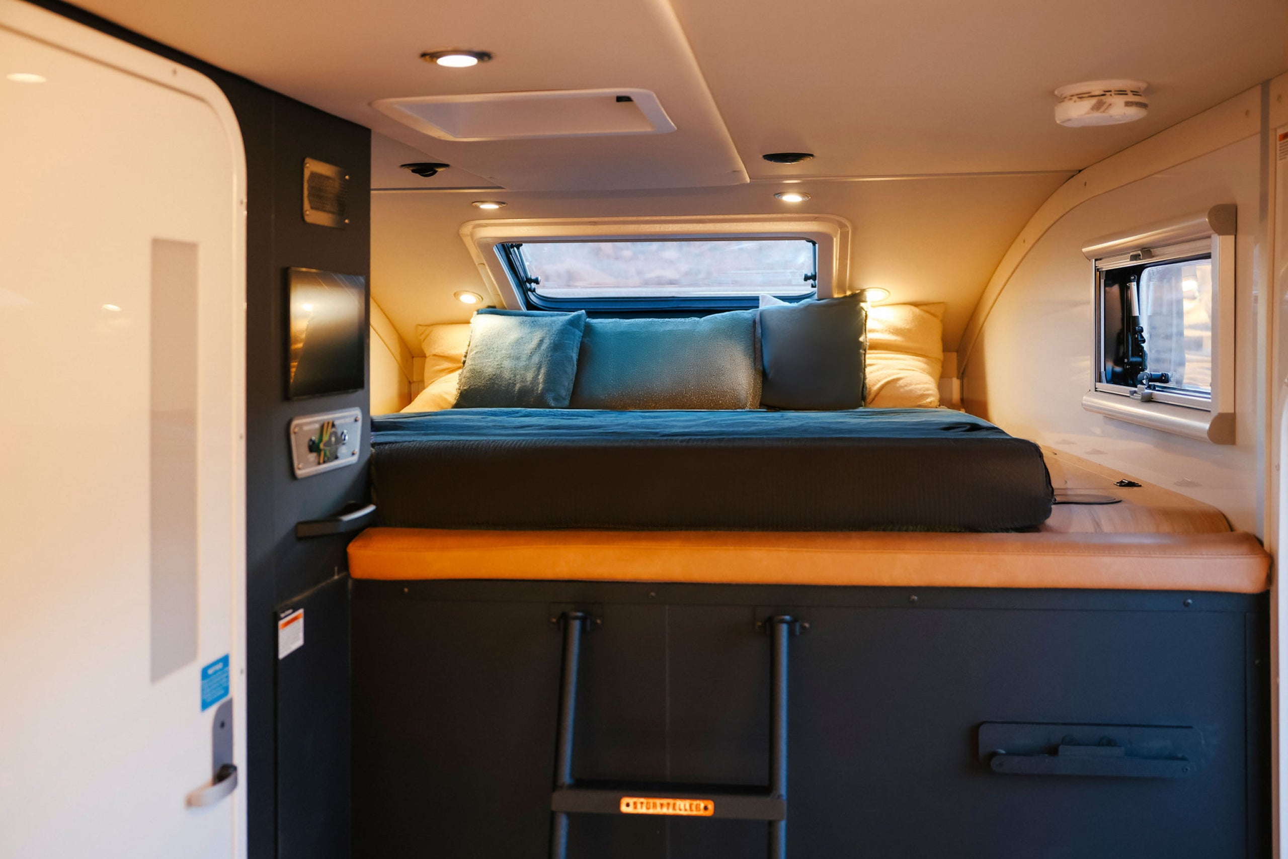 Storyteller Overland GXV HILT RV Queen Bed
